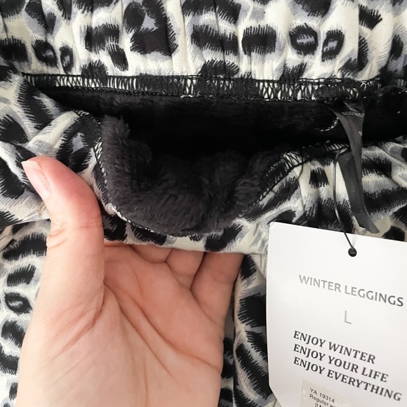 Fleece Lined Animal Print Winter Leggings - Picture 4 of 5